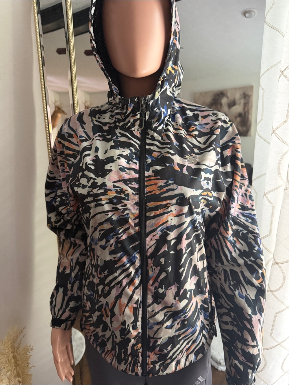 Women's Printed Hooded Windbreaker Jacket - Black Multi